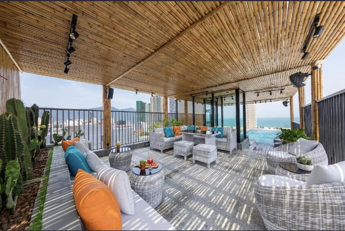 収益物件 プール付き8階建て1棟売りアパート