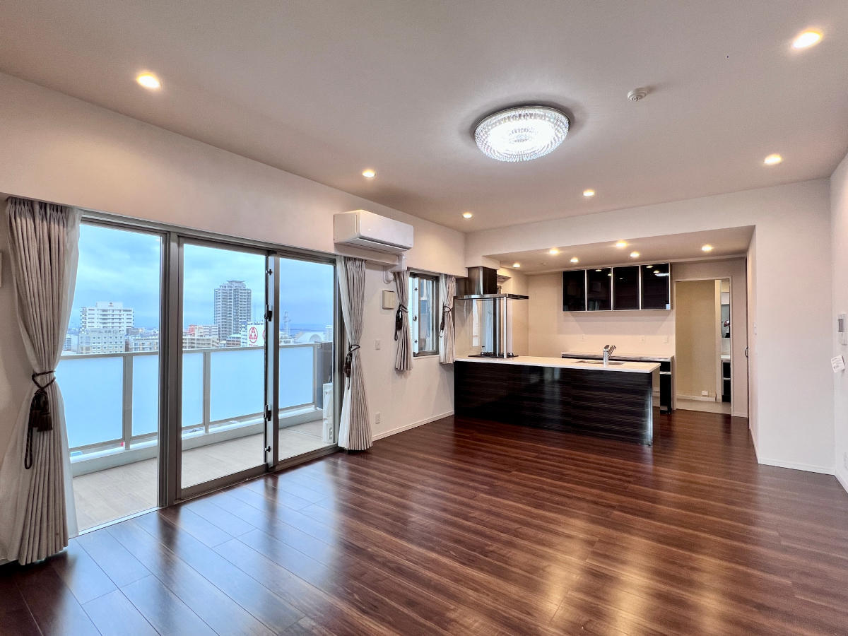 那覇市　おもろまち　ワイズセントラルパークおもろまち　14階最上階角部屋　緑地公園前