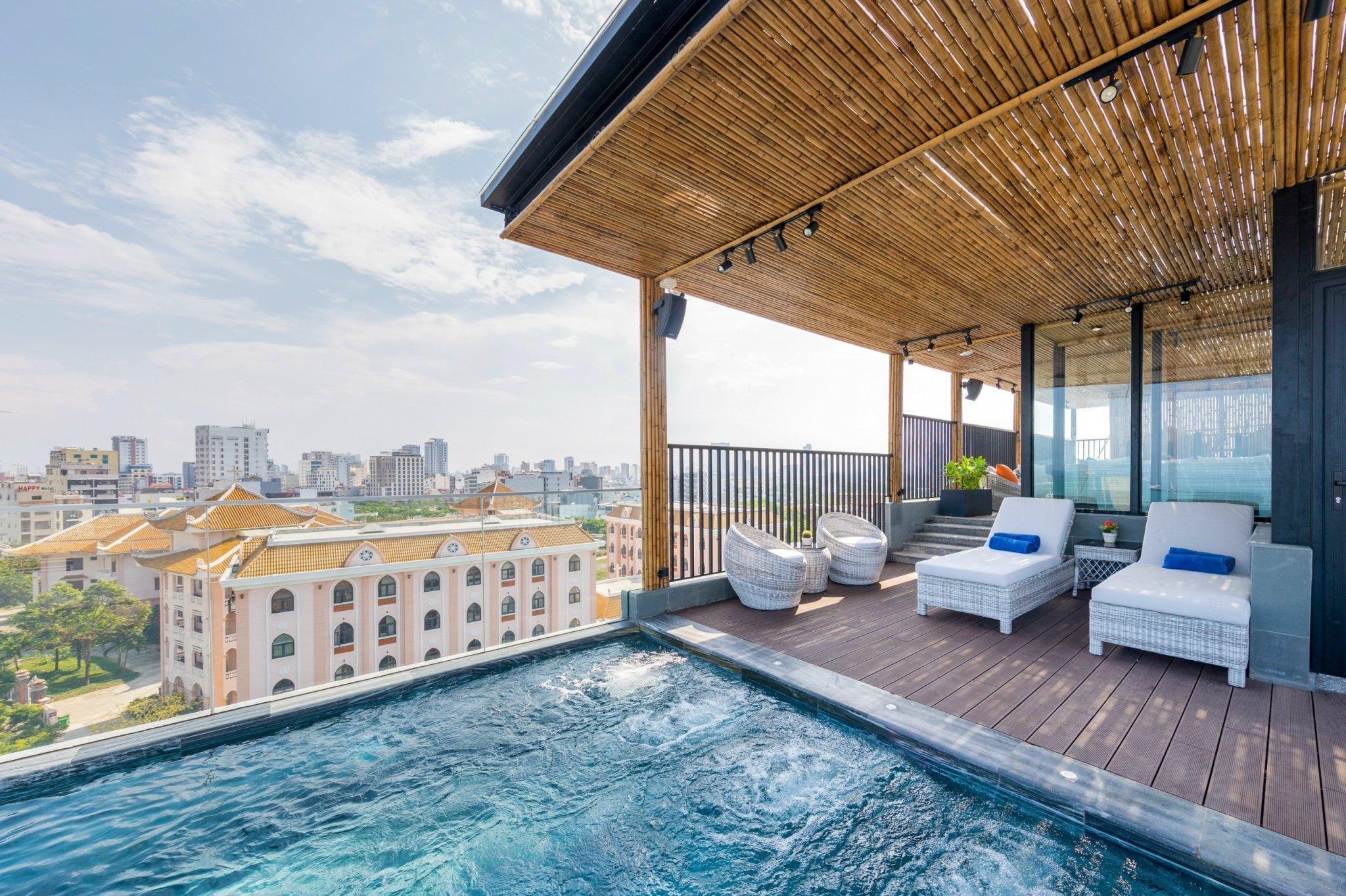 収益物件 プール付き8階建て1棟売りアパート